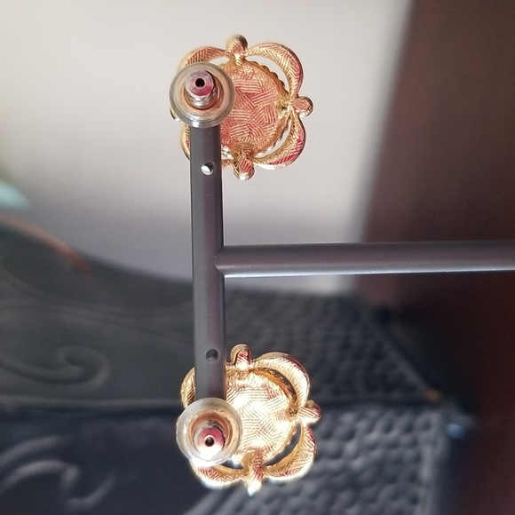 Vintage pearl and cry gold tone pierced earrings - Picture 5 of 9